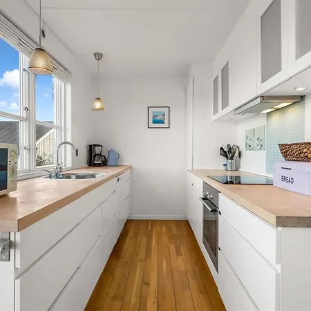 Bjoerk - 10m From The Sea By Interhome *